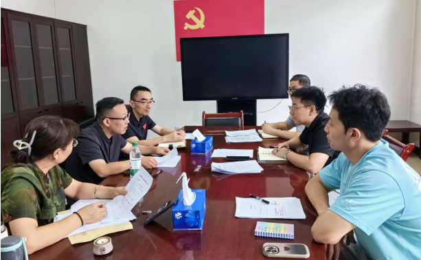 ����������������ֿܾ��е�λ��չ��������̸����