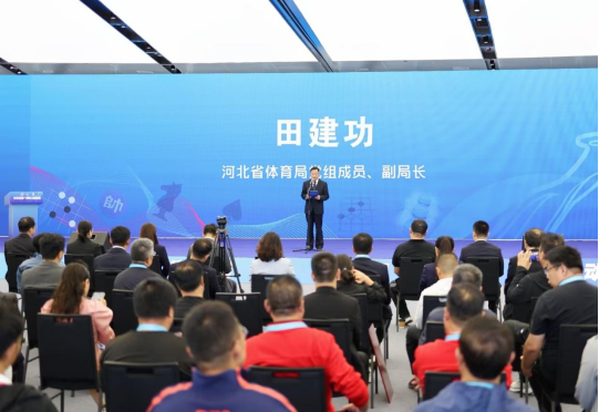 <b>�ӱ�ʡ��һ�������˶���Բ����Ļ</b>