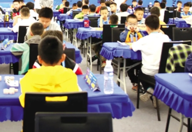 �ӱ�ʡ��һ�������˶�������׳�