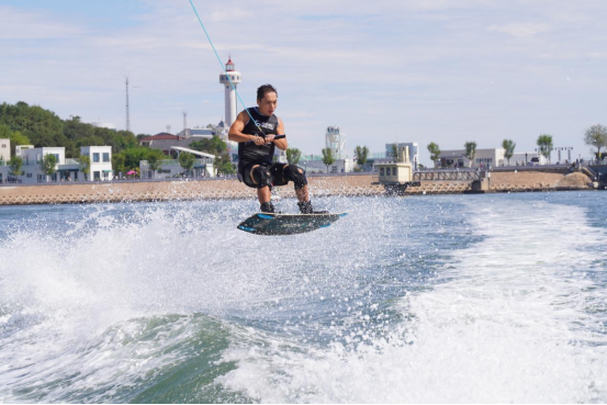 <b>�й�β�����˹��������ػʵ�վ���ٰ�</b>