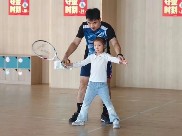 �ӱ������ݡ�����������У԰����߽��ڴ����ĵڶ�Сѧ