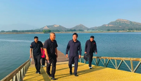 �Թ���
���崦һ�и��ӱ�Ƥ��ͧ�ӵ���