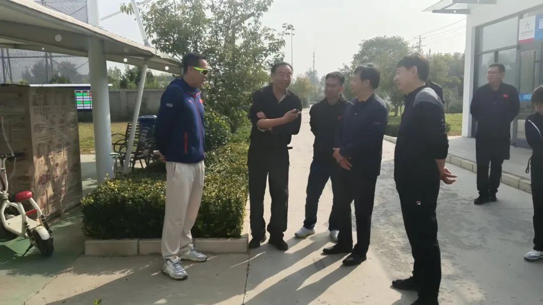 �Թ���
���崦һ�и����������ĵ���