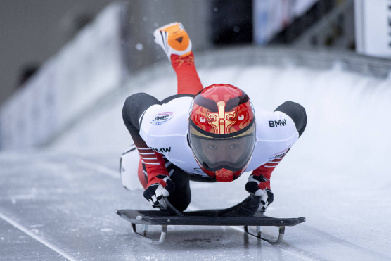 <b>�ӱ��˶�Ա�����ջ�ͭ�� �������籭�й��ּ�ѩ����1��1ͭ�չ�</b>