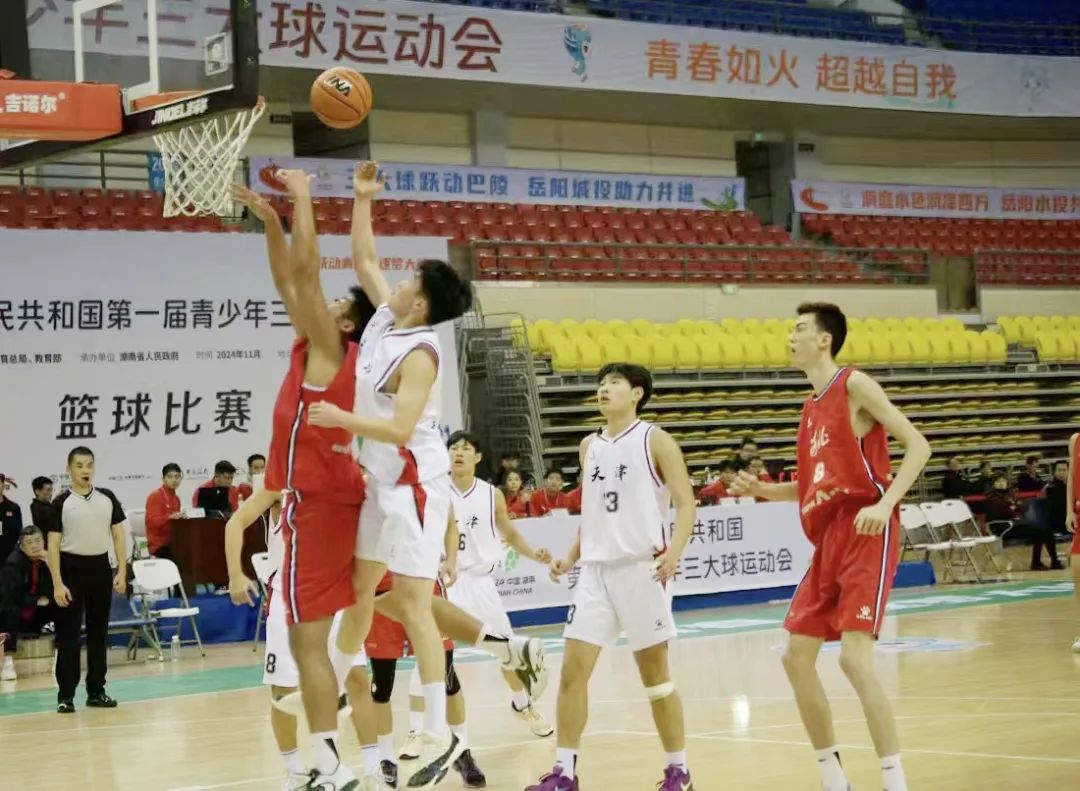 ȫ���׽��������������˶����Ļ���ӱ�������ʵ���˶��ɼ��;�������˫����