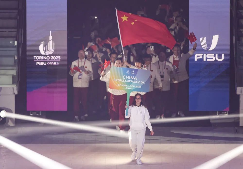 ��32�������ѧ�������˶�������������鿪Ļ