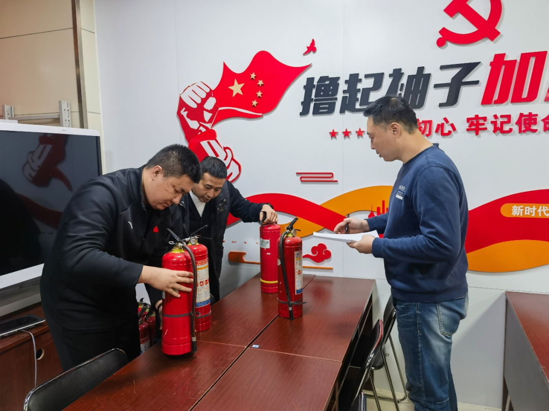 �Թ���
���ֱ����λ�ֱ�չ����ǰ��ȫ����