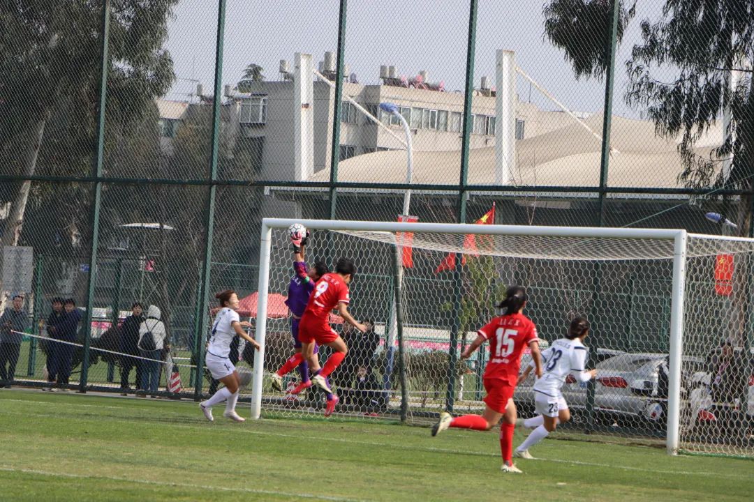 <b>�ӱ�ѩ����Ů��2��0��������Ů�㣬ӭ��Э����ʤ</b>