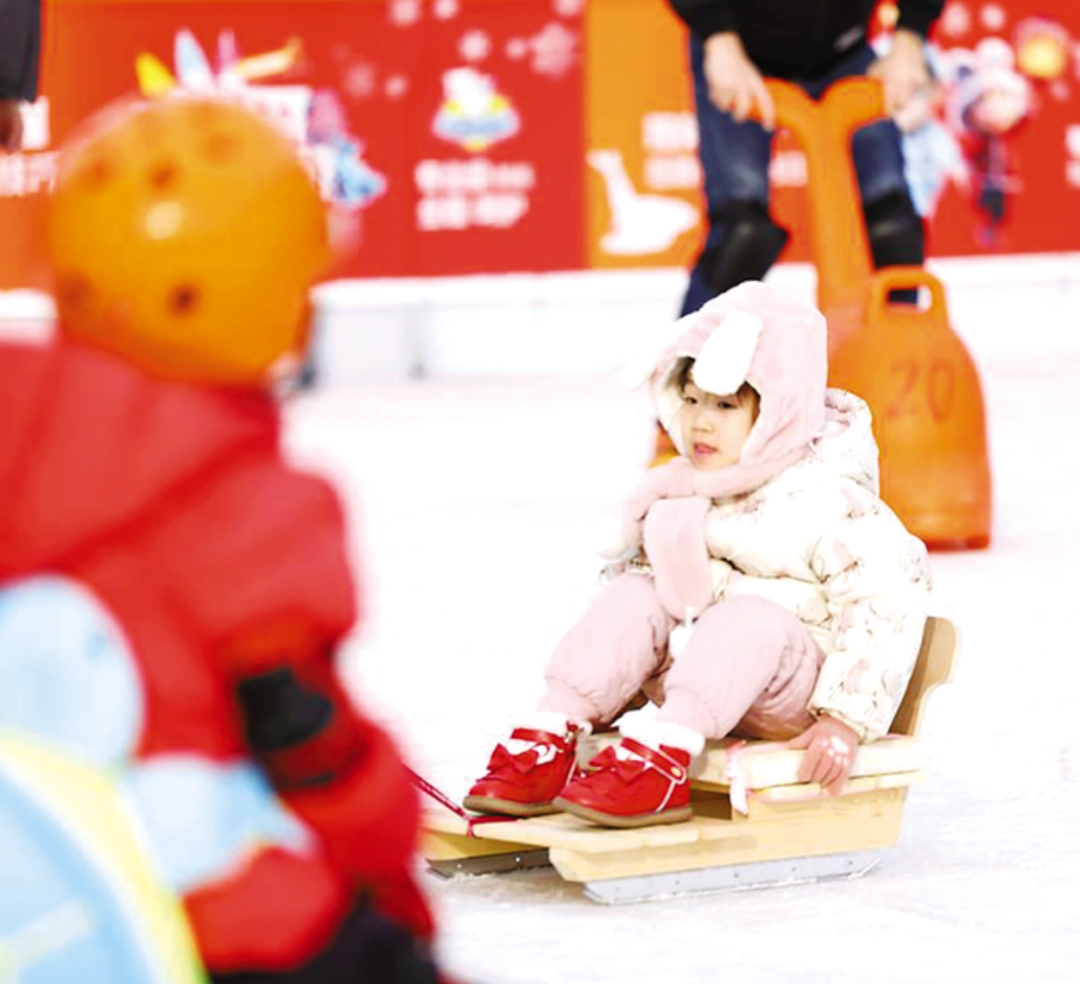 ���¾��ÿ��ӱ� | �ȷ��л��2025�����¾�����ͼ���ƶ���ҵ̬�ںϷ�չ