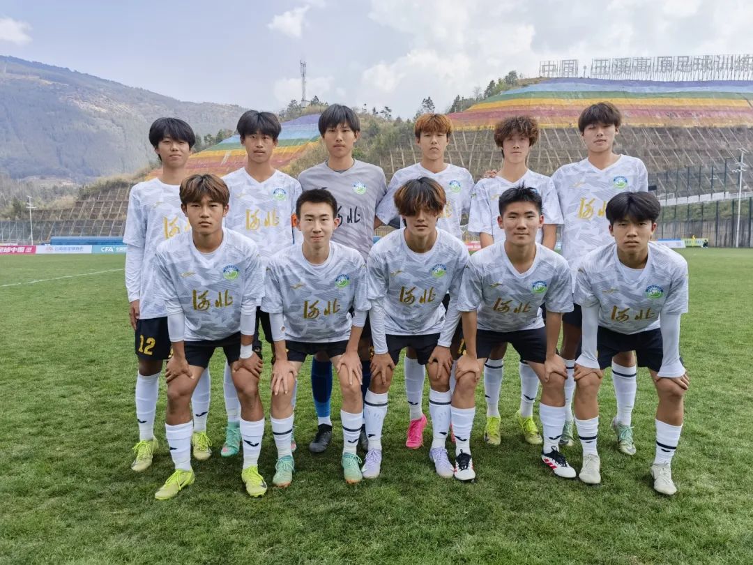 �ӱ���ЭU18����4��0��ʤ������ЭU18����