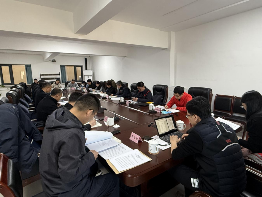 �Թ���
���崦һ�и����������ֶܾ��������ܰ�Խ����³а칤��