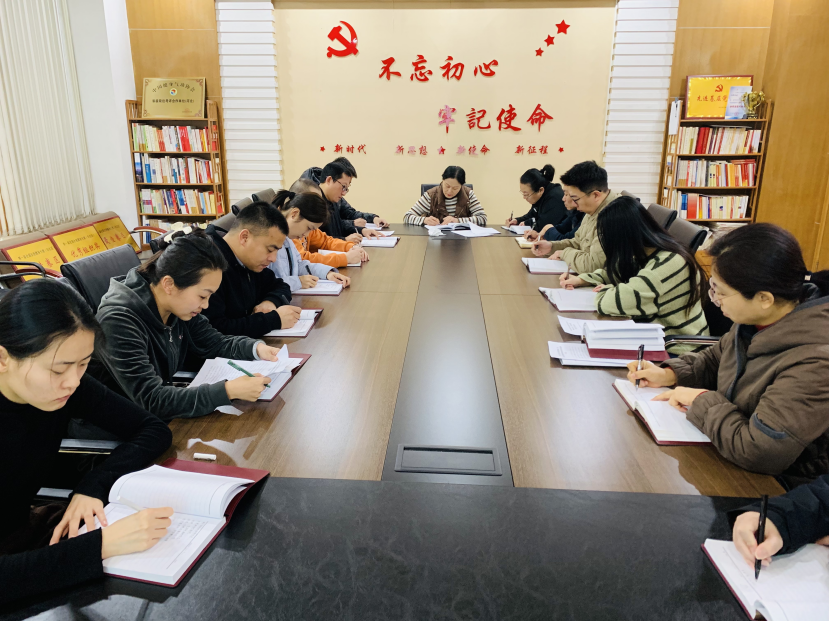 �������ġ��ӱ������ݷֱ���֯�ٿ�ר��ᣬ����ѧϰ2025��ȫ������ε������߾�ʾ������ᾫ��