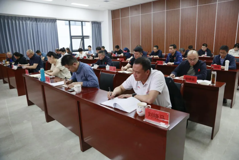 <b>�Թ���
����᳹�������涨����ѧϰ����������ߡ�һ���֡���ѵ�����</b>