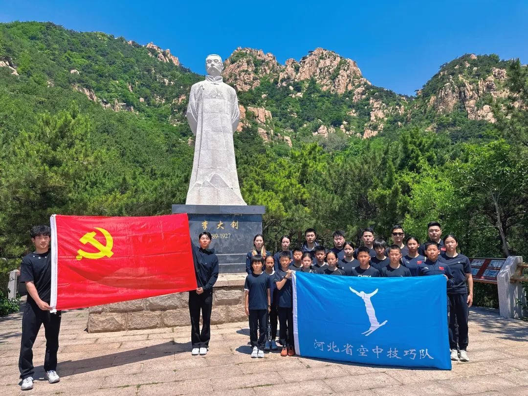 �ӱ�����ʽ��ѩ���м��ɶӸ����ɽ����ȸ������ַ��չ��ɫ�����