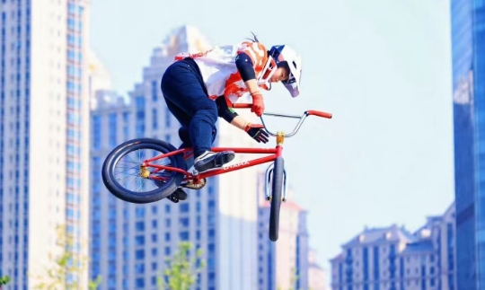 �ӱ����ջ�1��1ͭ��2025���й�����ʽС�ֳ���������վ�չ�