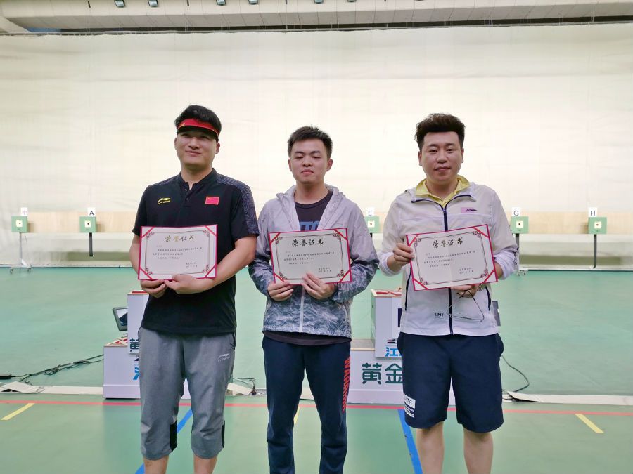 10米气手枪颁奖现场 庞伟(右一).jpg